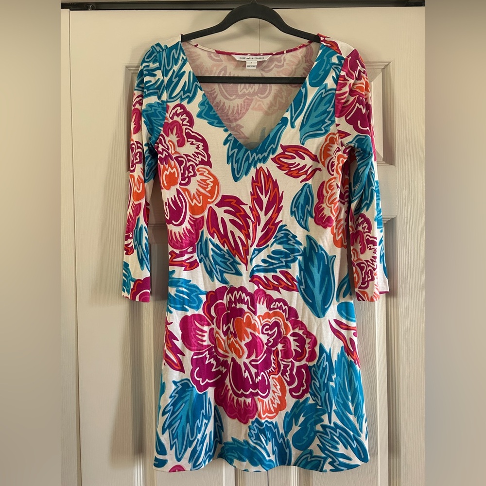 Diane von Furstenberg Dress Floral Shift Dress Size 4 Silk V Neck Kaden Dress